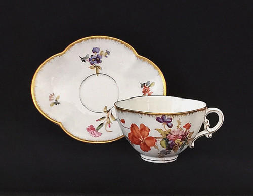 Ancienne tasse sous - et,