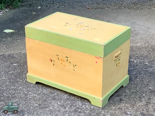 Petit coffre jouet - à,