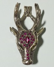 Pendentif argent 925 tete de cerf avec rubis et marcassites