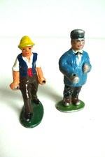 QUIRALU   2 PERSONNAGES DE FERME    ALU Ht 6 cm  BON ÉTAT
