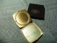 ANCIEN POUDRIER DE SAC MARCEL FRANCK LAITON DORÉ 7 X 7 CM