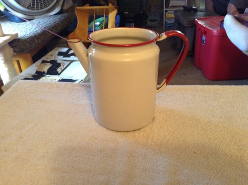 Vintage white with red - vintage, accents