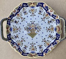 plat à anse  ancien faïence Desvres GM Géo Martel décor corbeille fleurie 