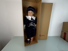 Poupée d'artiste en vinyle