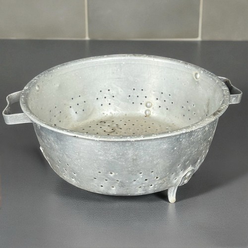 Passoire ancienne aluminium - passoire,