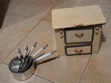 Cuisinière ancienne et 5