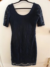 Robe bleu marine recouverte de dentelle manches courtes Marque Mim Taille 34/36