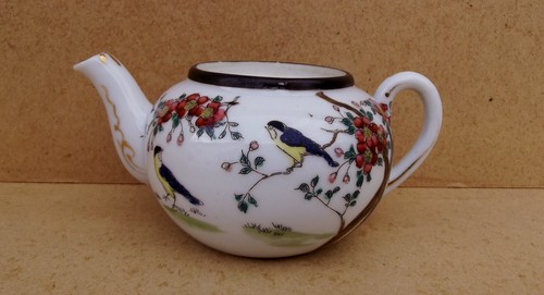 Ancienne théière porcelaine
