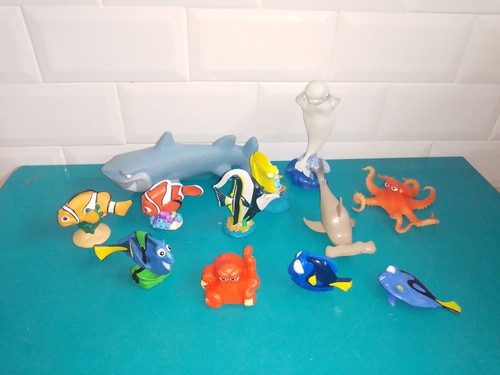 23020 lot figurines disney - lot,