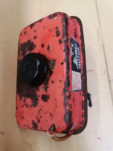 Réservoir carburant - à,