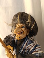 Sorcière Halloween Moyenne 33 Cm De O A Poser Ou A Suspendre.