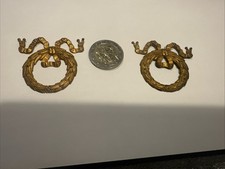 ornement ancien de meuble en