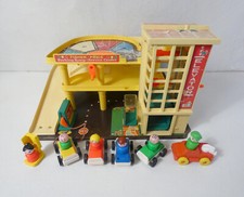 Fisher Price vintage garage avec personnages