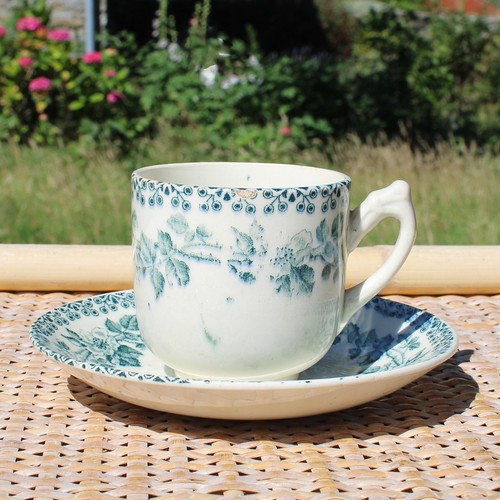 Ancienne tasse soucoupe - +,