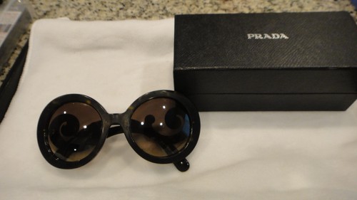 Authentic prada minimal - authentic,