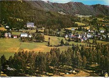 15 - Vic sur Cère - La maison de repos le quartier de la gare et le rocher des P