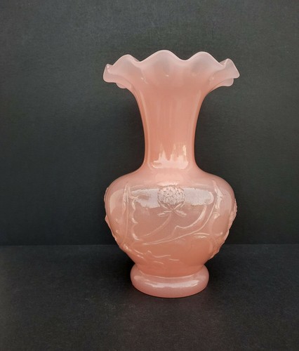 Vase ancien opaline rose