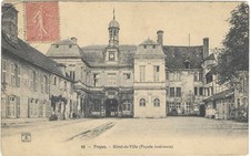 CPA - AUBE - TROYES, Hôtel de Ville (Façade Intérieure)