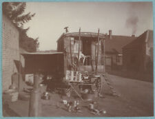 Saltimbanques à Roisel (Somme). Bohémiens. Gens du voyage. Romanichels. Roulotte