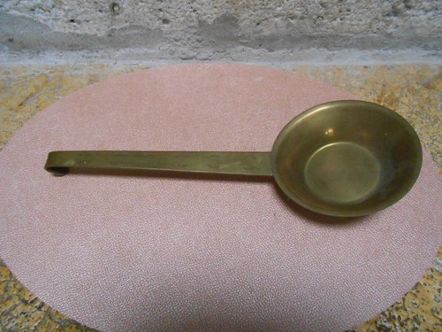 Ancienne louche eau - ancienne,