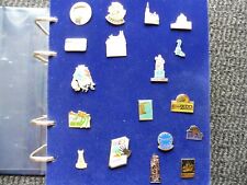 CLASSEUR DE 145 PIN'S  DIVERS A IDENTIFIER PEUX ETRE DE BONNE COTES ... A VOIR