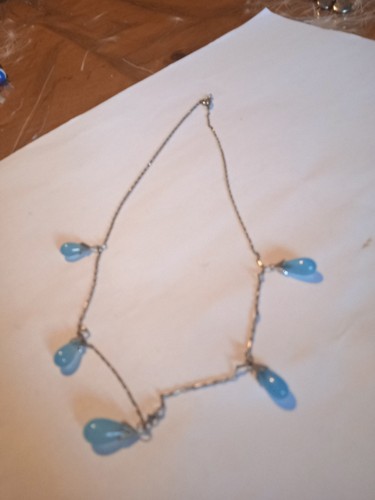 Collier fin avec des gouttes - fin, d