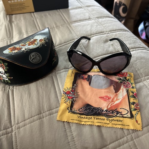 Hardy sunglasses live to - ed,