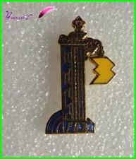 Pin's Chaine TV La tour FR3 Lampadaire  # 1146