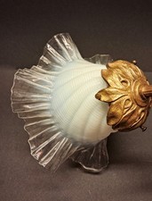 Art Nouveau - Petite applique murale en bronze et verre opalescent vers 1900