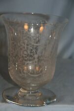 gobelet grand verre coupe en cristal gravé estampillée Baccarat **.