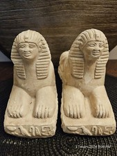 deux statuettes de sphinx en plâtre