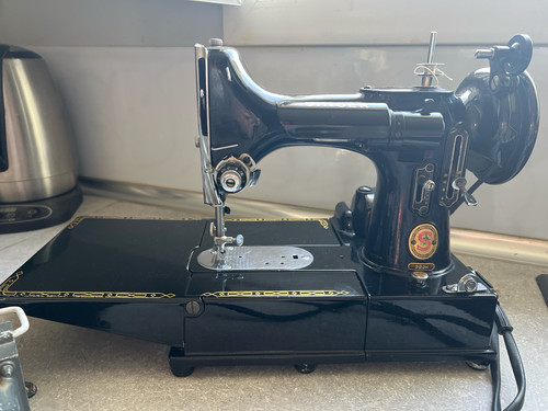 Rare singer featherweight - singer, 222k