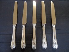 ALFENIDE 5 COUTEAUX DE TABLE LOUIS XVI MEDAILLON TRES BEL ETAT QUASI NEUF