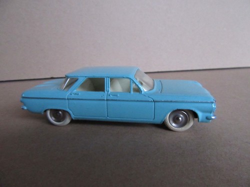 230 dinky toys 552 chevrolet - 230,