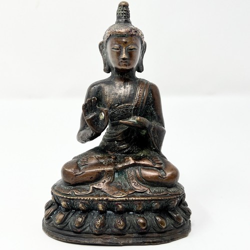 buddha lotus statue