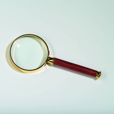 Loupe à manche avec lentille