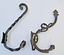 2 PATERES ANCIENNES PORTE MANTEAU EN FONTE OUVRAGEE ET FER FORGE