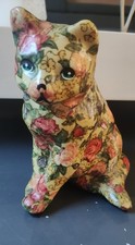 Figurine Chat Porte Bonheur Amadeus. Patchwork motifs Floraux Style Longwy 17x11