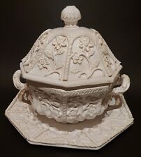 Soupière a deux anses et son plat octogonal signee Emile Tessier