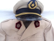 uniforme complet , kaki , de médecin