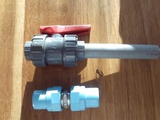 Vanne PVC à sphère double union raccordement femelle + connecteurs.