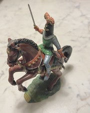 Cavalier Starlux, moyen âge