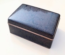 MAGNIFIQUE BOÎTE CHINOISE NOIRE EN BRONZE CLOISONNE ET EMAILLE