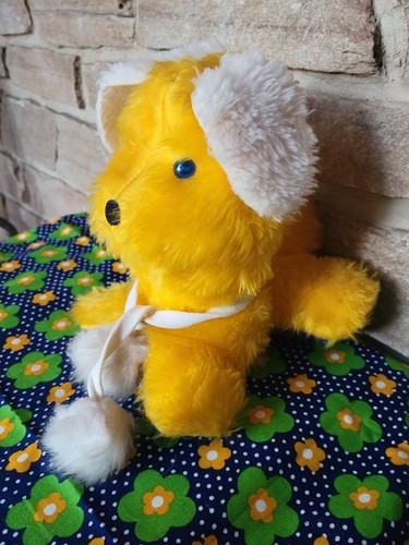 Petit chien jaune yeux bleu - petit,