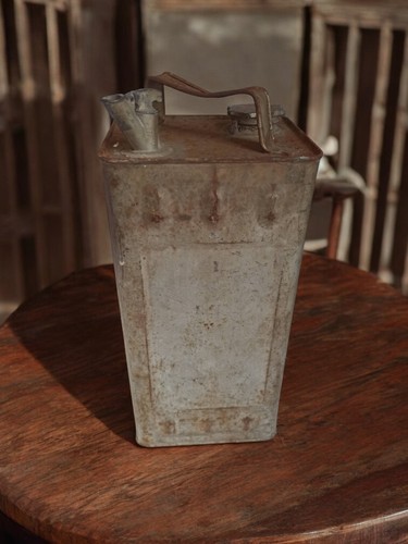 Jerrican essence vintage