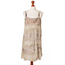 Robe beige sans manches