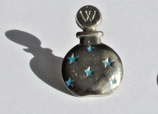 Pin's PARFUM ROBERTO VERINO W BOUTEILLE ETOILES BLEUES Bijou RARE #2/6