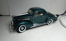 SIGNATURE MODELS 1/18 PONTIAC DE LUXE 1936 BON ETAT SANS BOITE gé