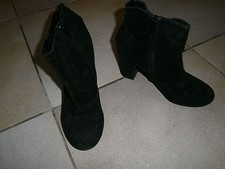 BOTTINES FEMME NOIRES POINTURE 38 MARQUE LAUREANA IMITATION DAIM