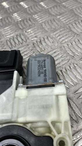 Moteur leve vitre avant droit